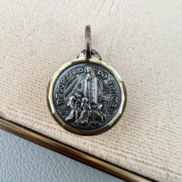 Vintage Nossa Senhora Terra de Fátima Religious Medal Relic Soil Silver Tone - Picture 2 of 4